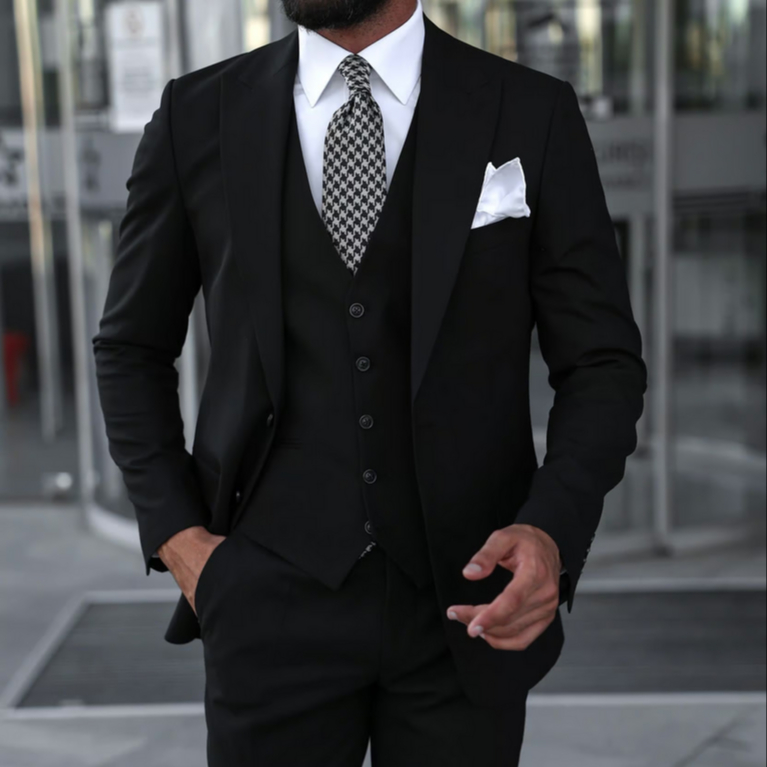 Ženich černý oblek