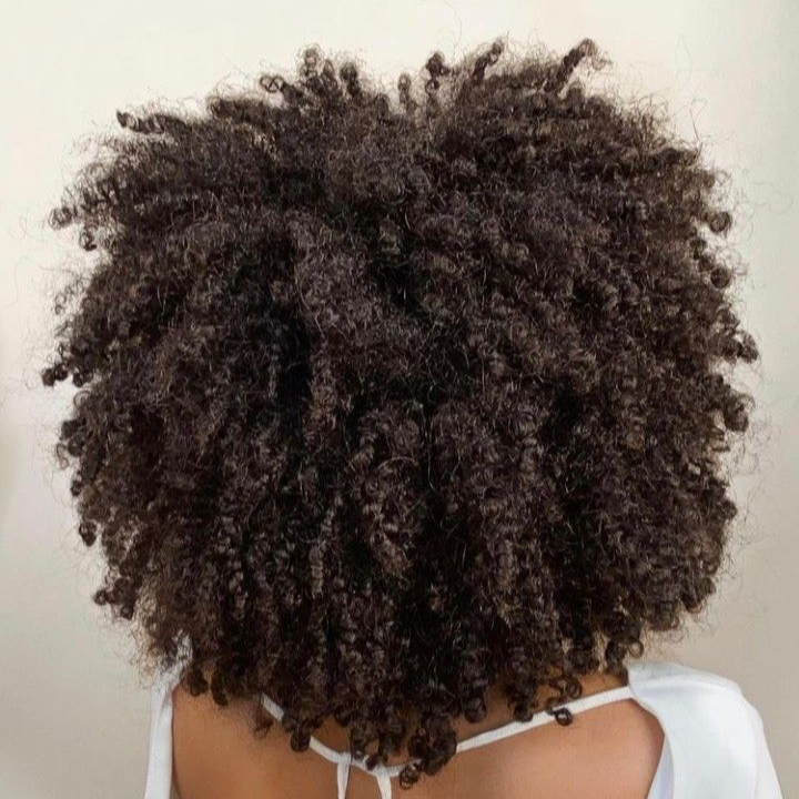 Shampoing + brushing ( bouclé à crépus )