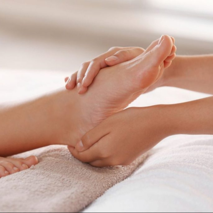 Sportovní masáž - dolních končetin ze předu