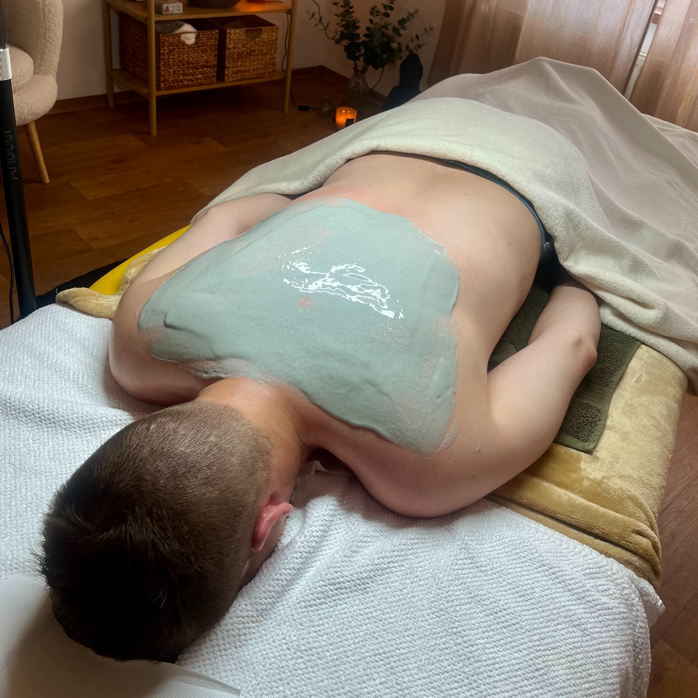 HLOUBKOVÉ ČIŠTĚNÍ ZAD