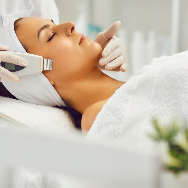 Přístrojové čištění pleti 90 minut s kosmetikou Larens
