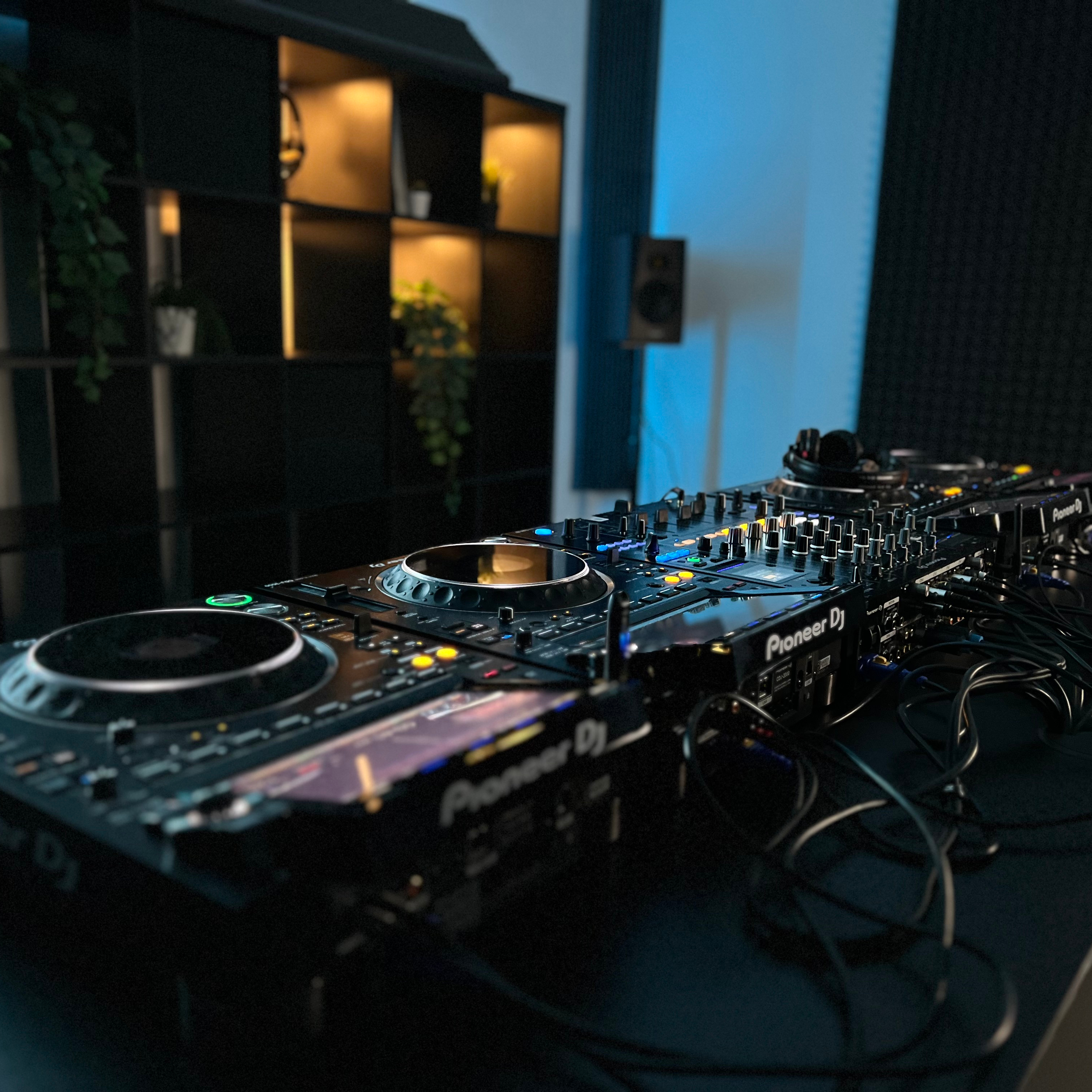 DJ Room 3 hod