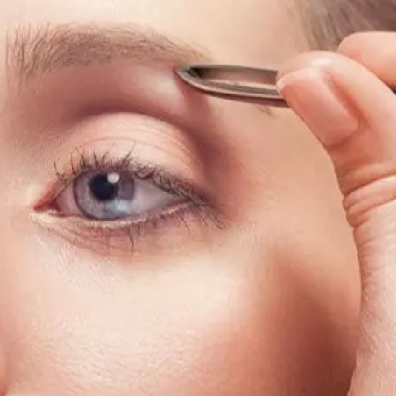 Úprava a barvení obočí