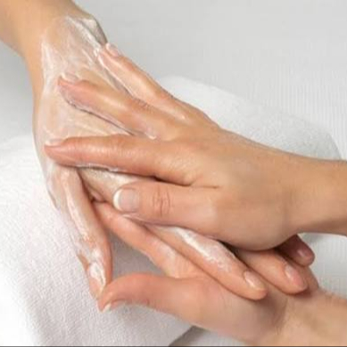 Soin des mains (Limage, gommage, massage, masque)