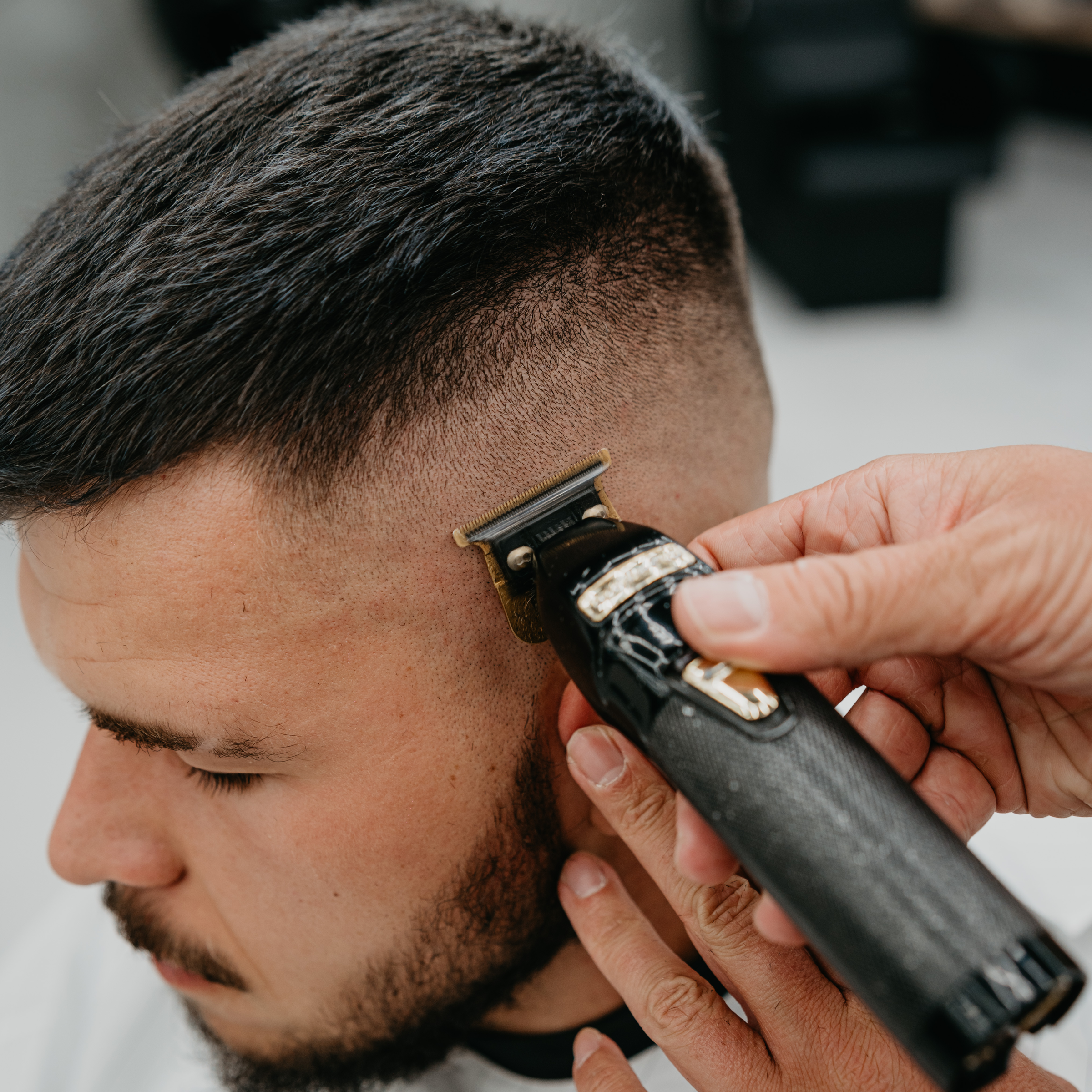 Střih vlasů (pouze strojkem)