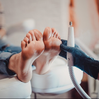 Pediküre mit Shellac + Fußpflege