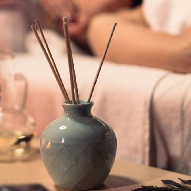 Aroma olejová masáž (s termoforem) - 90 minut