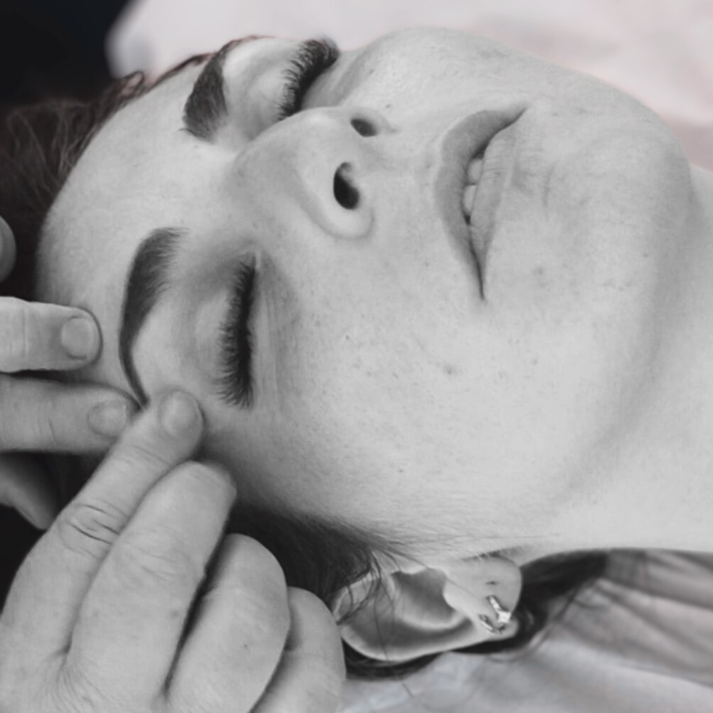 Massage liftant japonais (inspiré du Kobido)