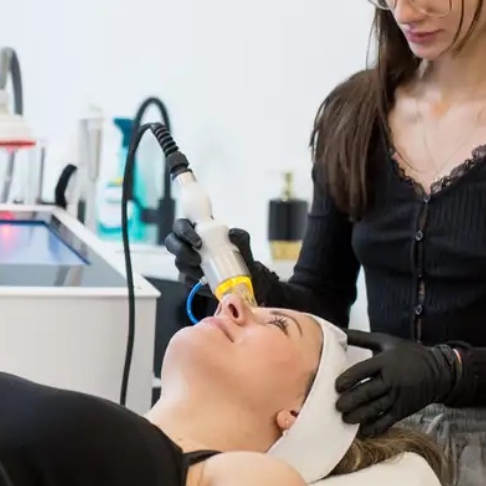 Mikroihličková frakčná Rádiofrekvencia - tvár, krk, dekolt