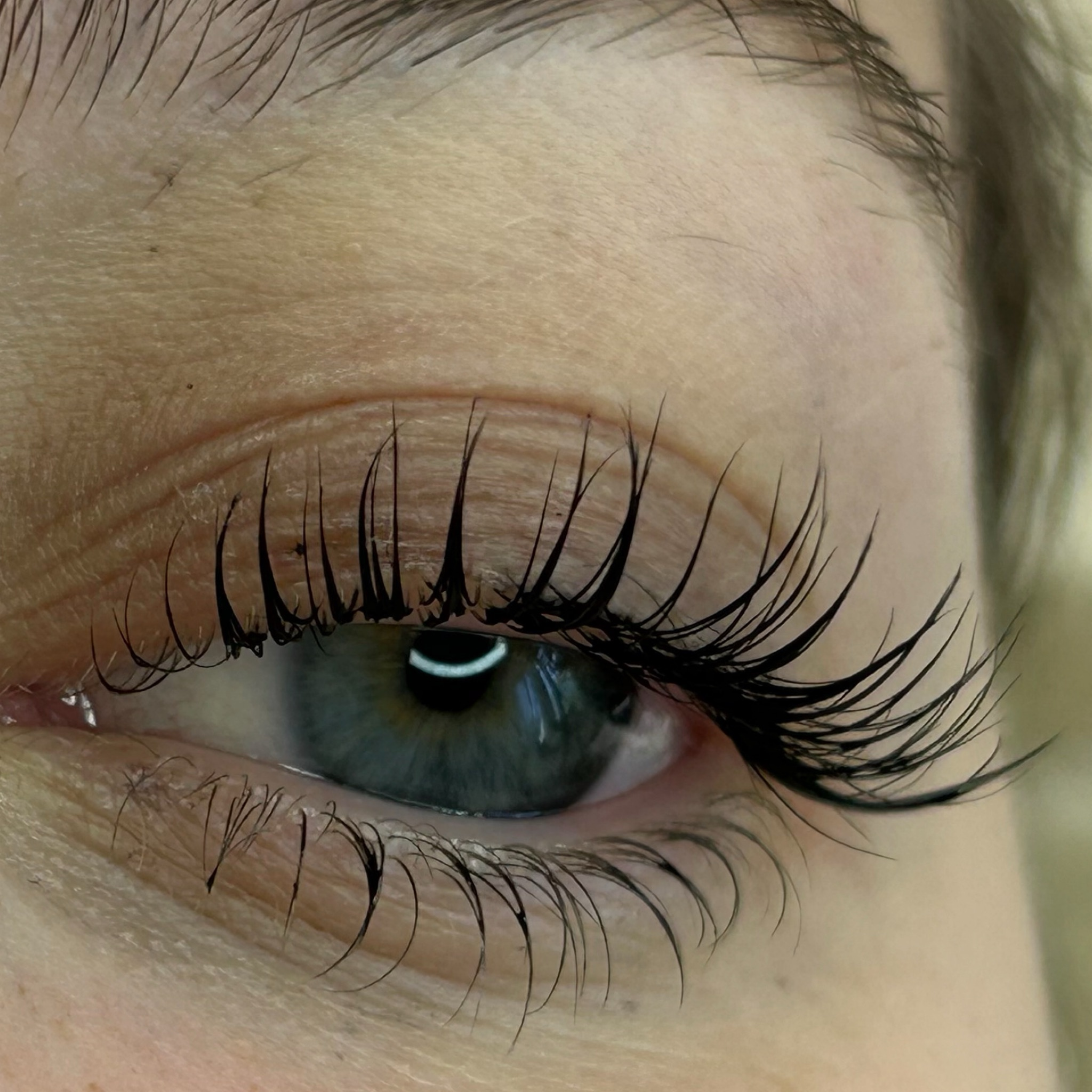 Lash lifting