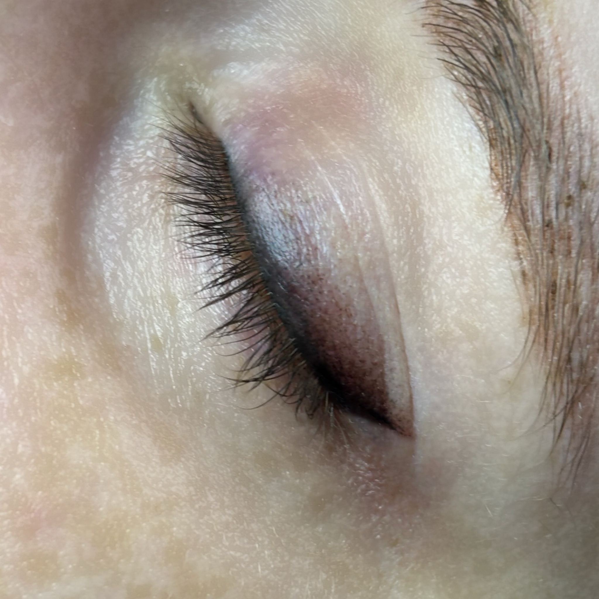 Permanentní make-up stínovaná oční linka