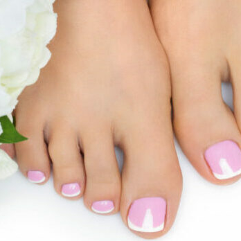 Pedikúra + gel lak (Shellac)