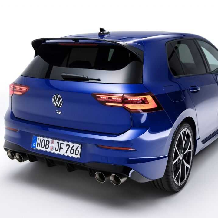 Lavagem Completa C/ Enceramento Premium - Carros Pequenos