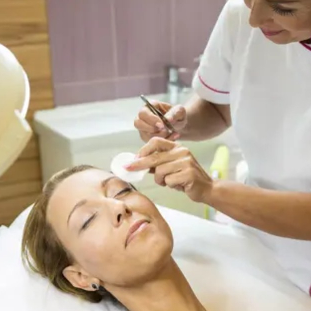 Oczyszczanie twarzy + peeling