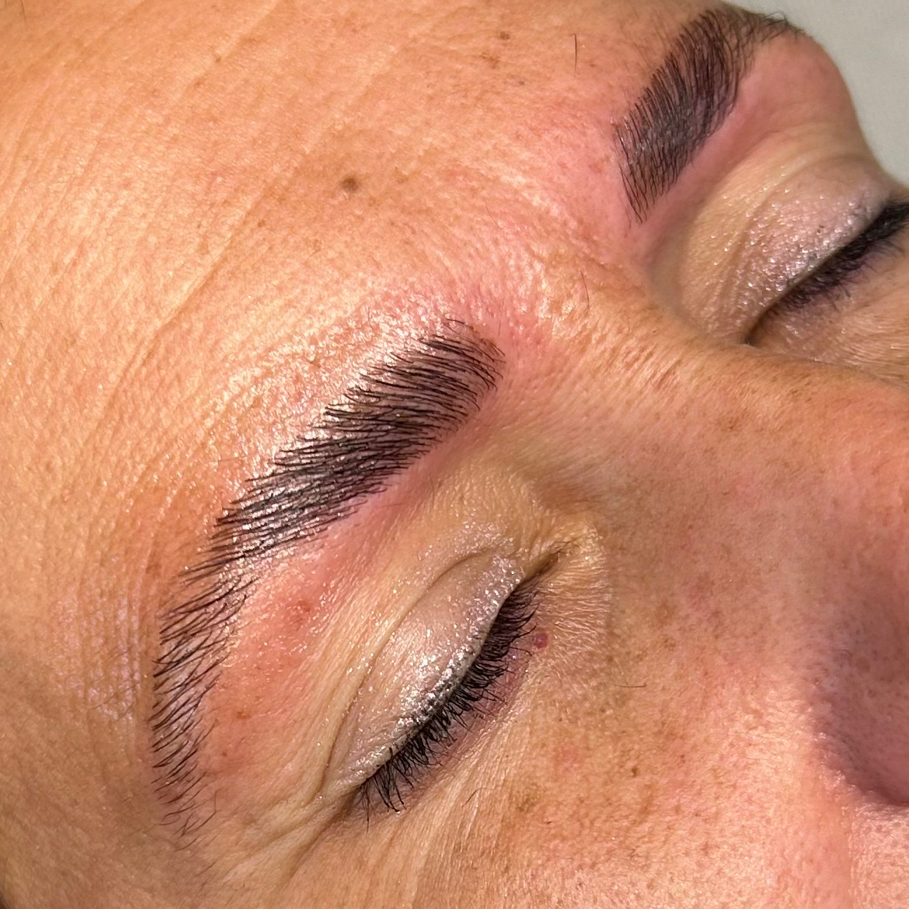 BROW LIFT + TEINTURE + EPILATION