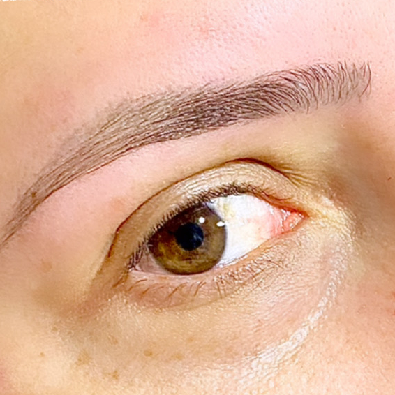 Design de sobrancelhas na pinça