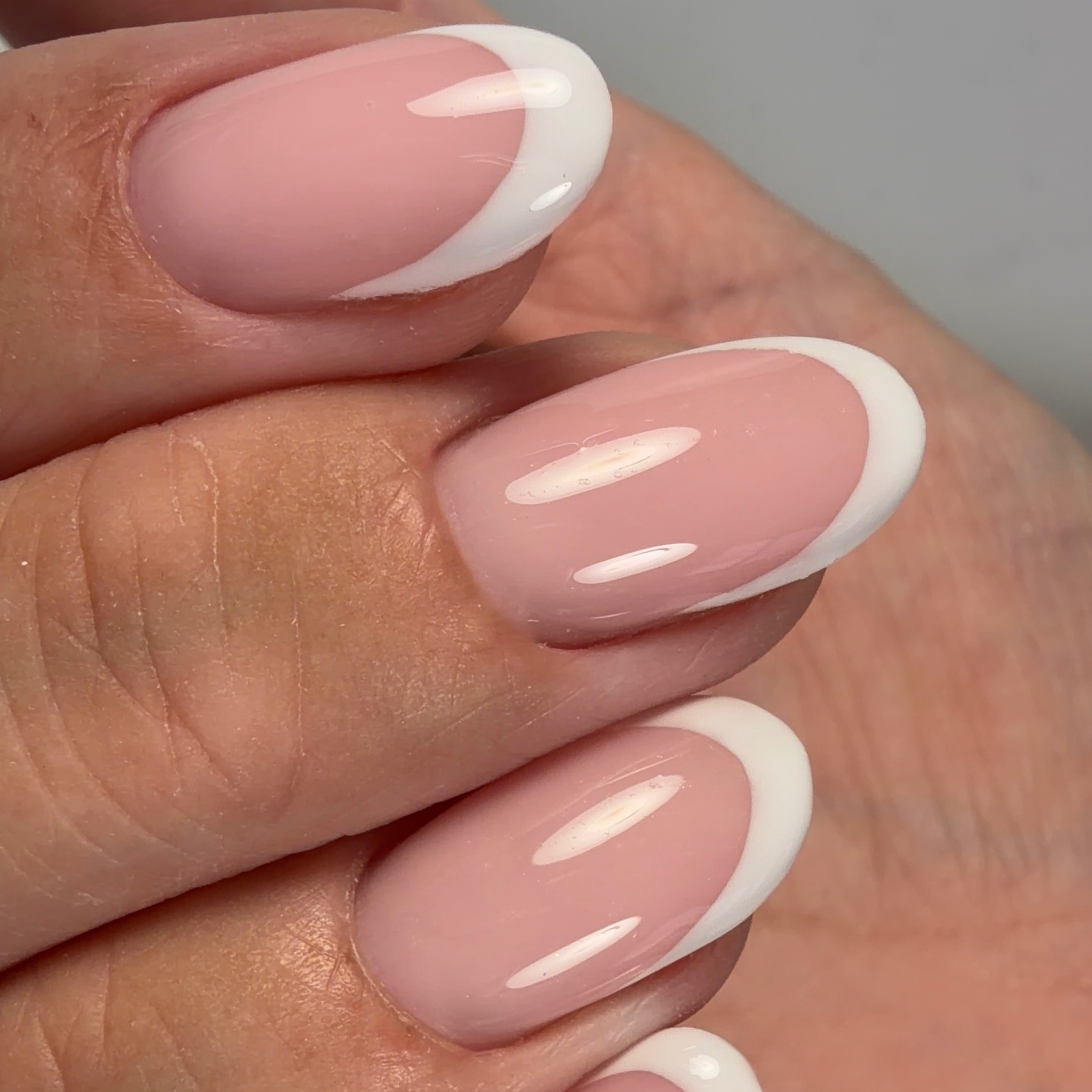Pose de gel + french (sans rallongement) ou dégradée