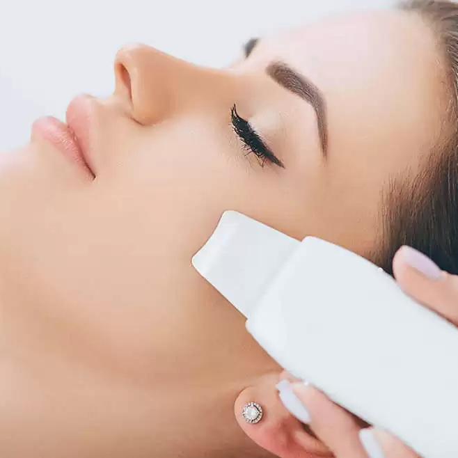 Přístrojové čištění pleti 90 minut s kosmetikou Christina