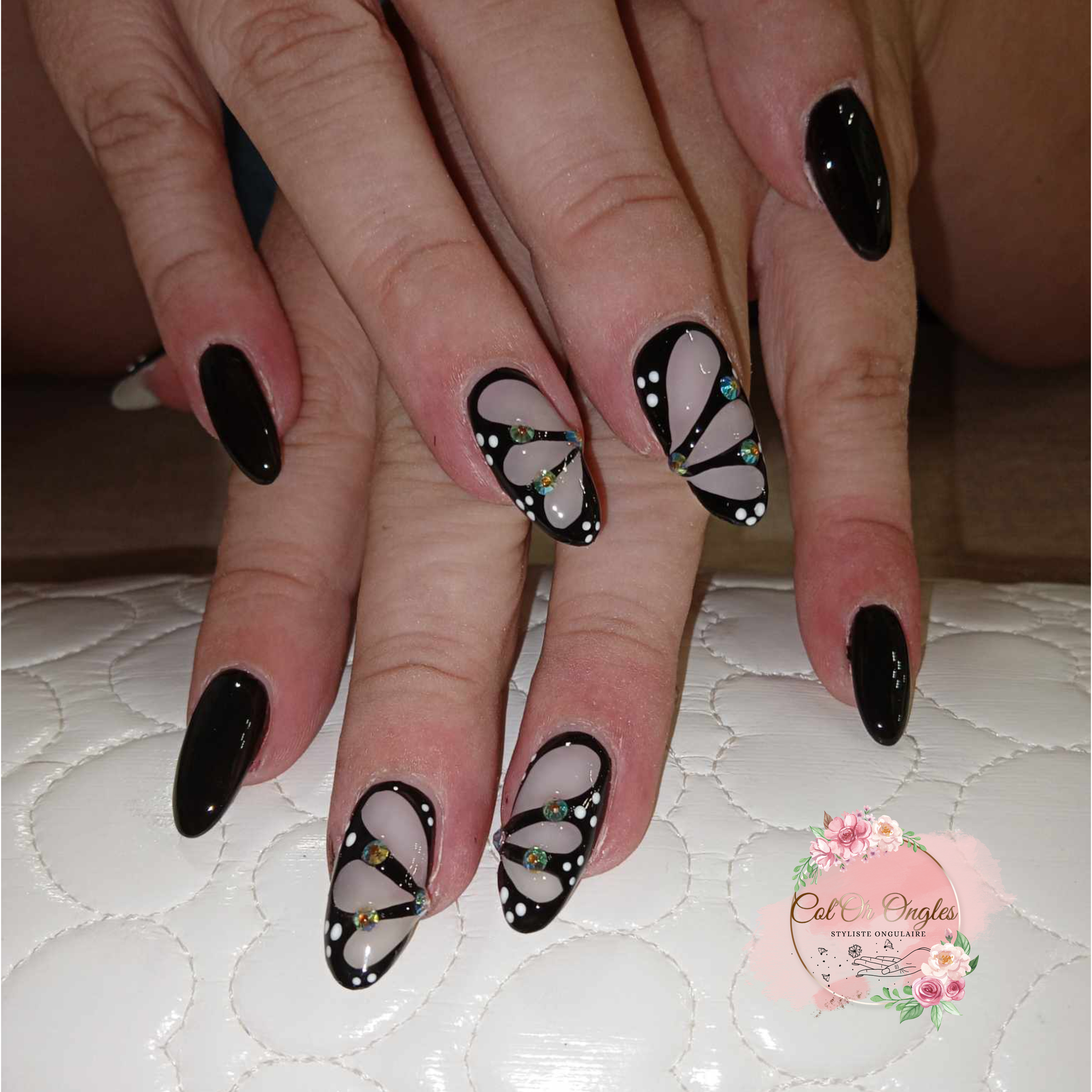 Remplissage en gel sans décors (nail art)