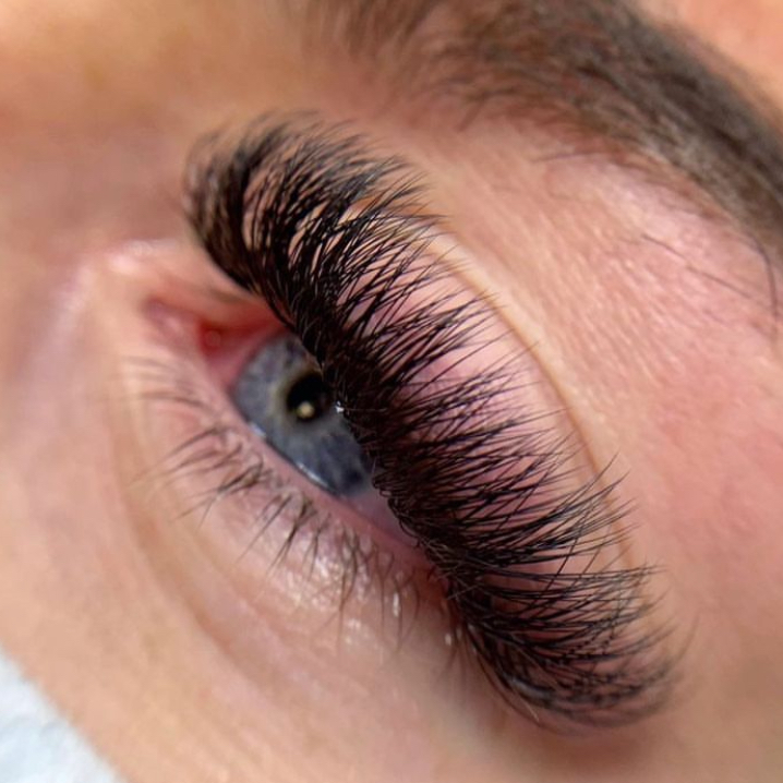 Extension de cils ( volume russe )