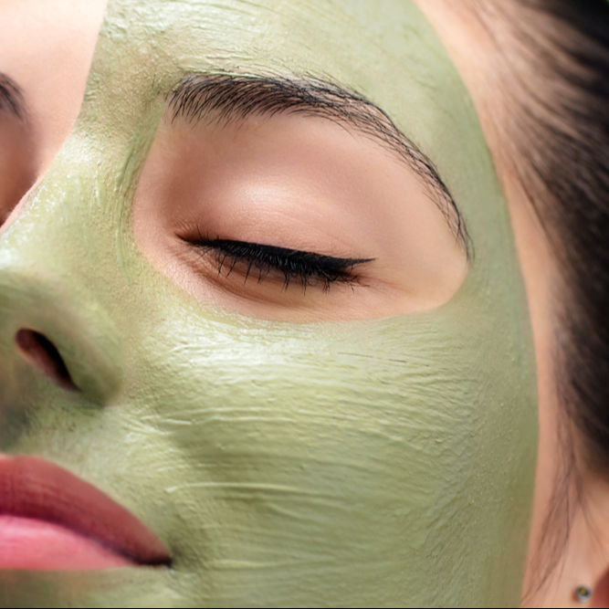 Soin visage anti-âge à l'argile
