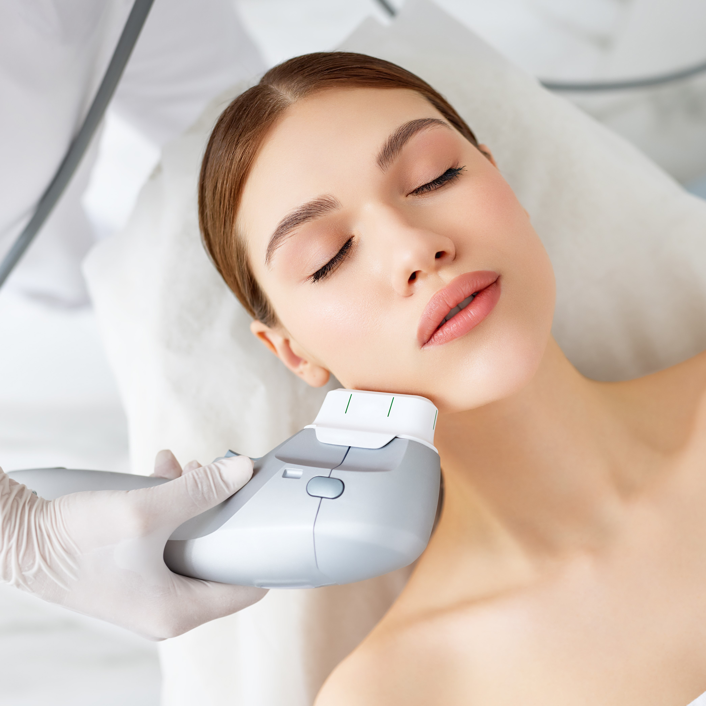 NEINVAZIVNÍ ULTRAZVUKOVÝ LIFTING 60 MIN.