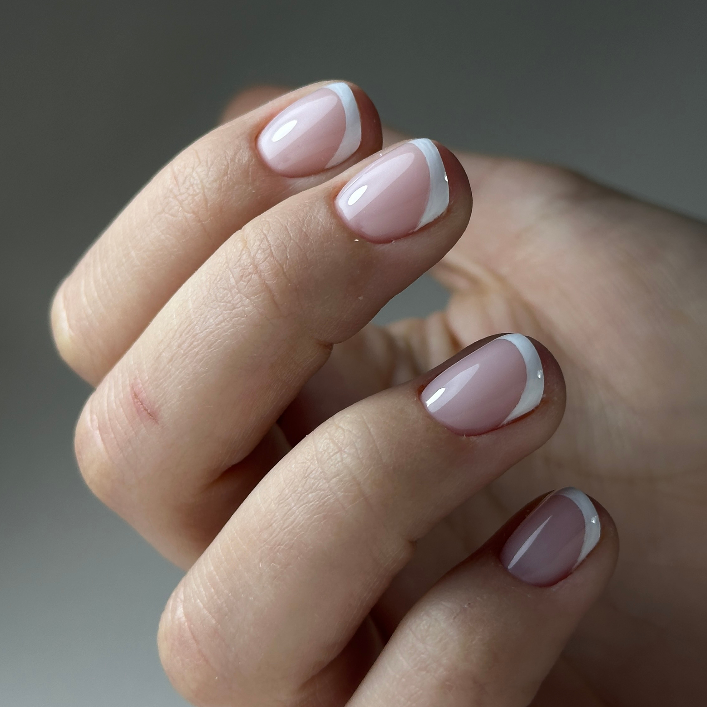 Manucure russe - Gainage base teintée + french