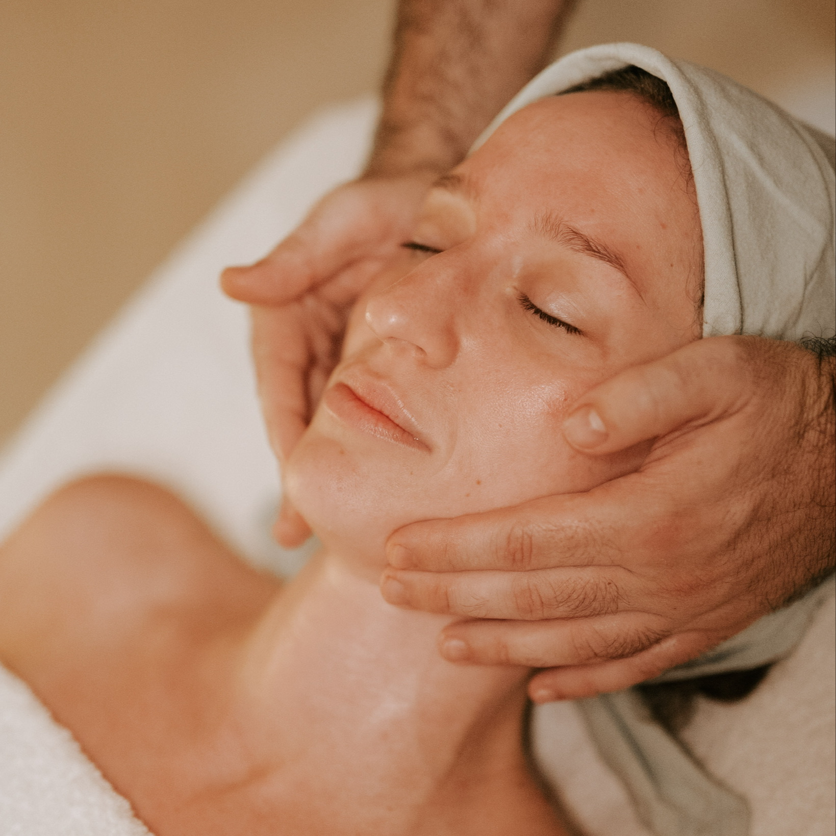 Hát-kar-arc relaxmasszázs (1 óra)