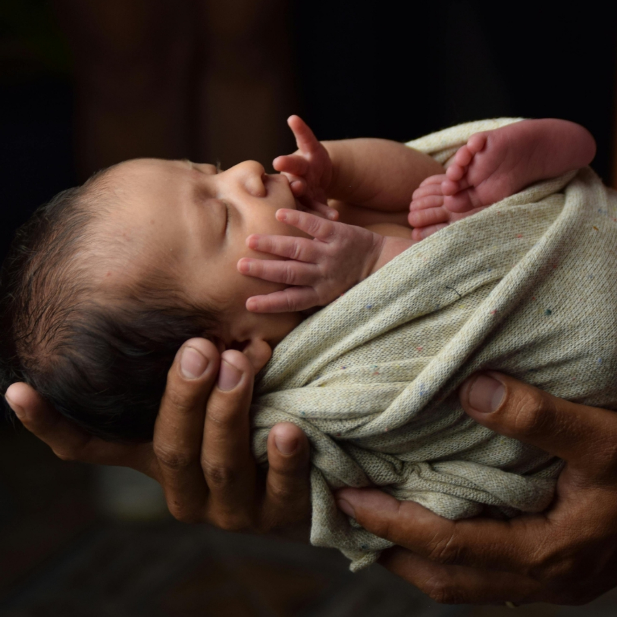 Bain enveloppé nouveau-né aux Ursulines
