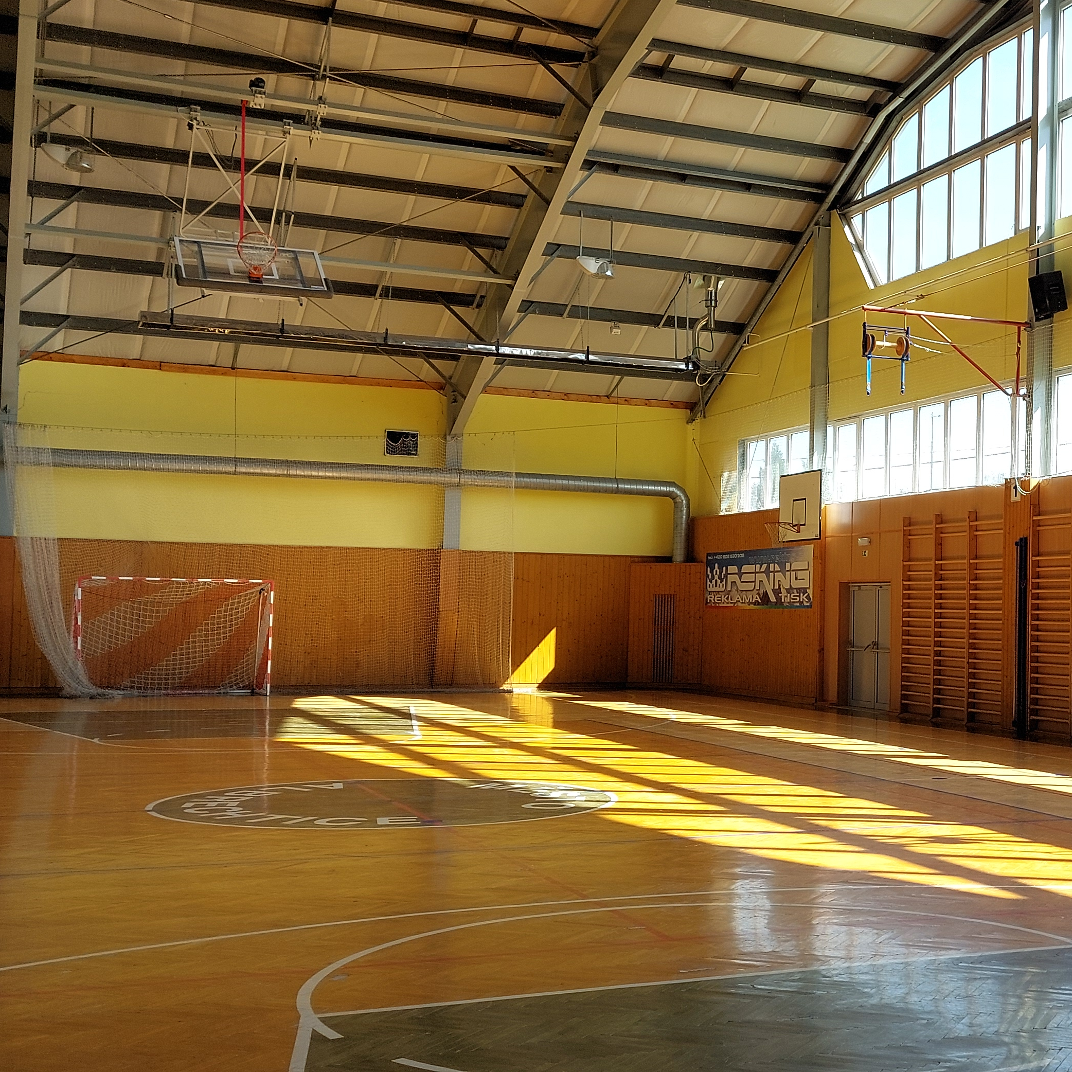 velká tělocvična na 1 hod.