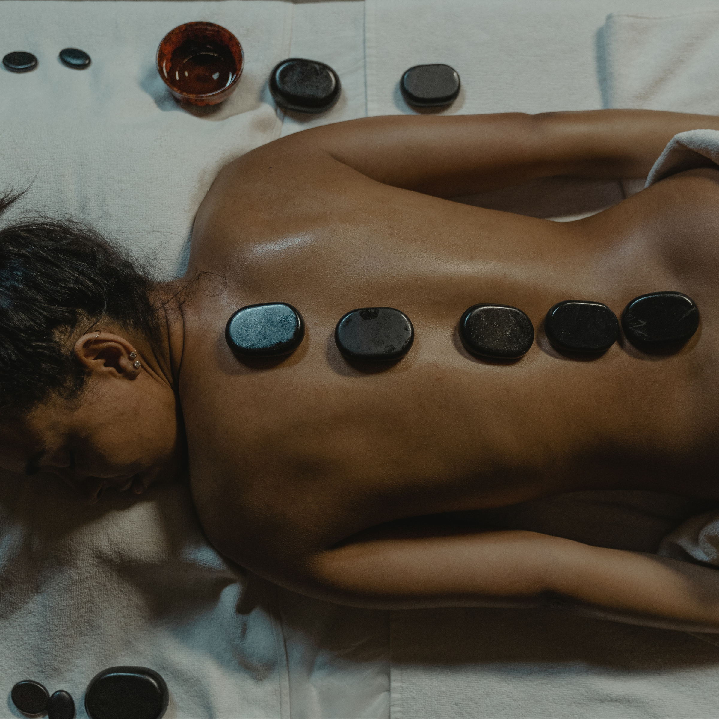 Massage énergétique aux pierres volcanique 1h30