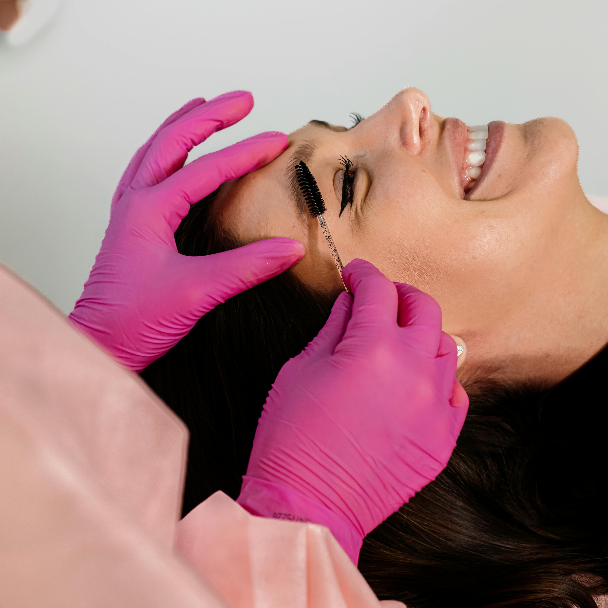 Úprava obočí, epilace horního rtu,brada