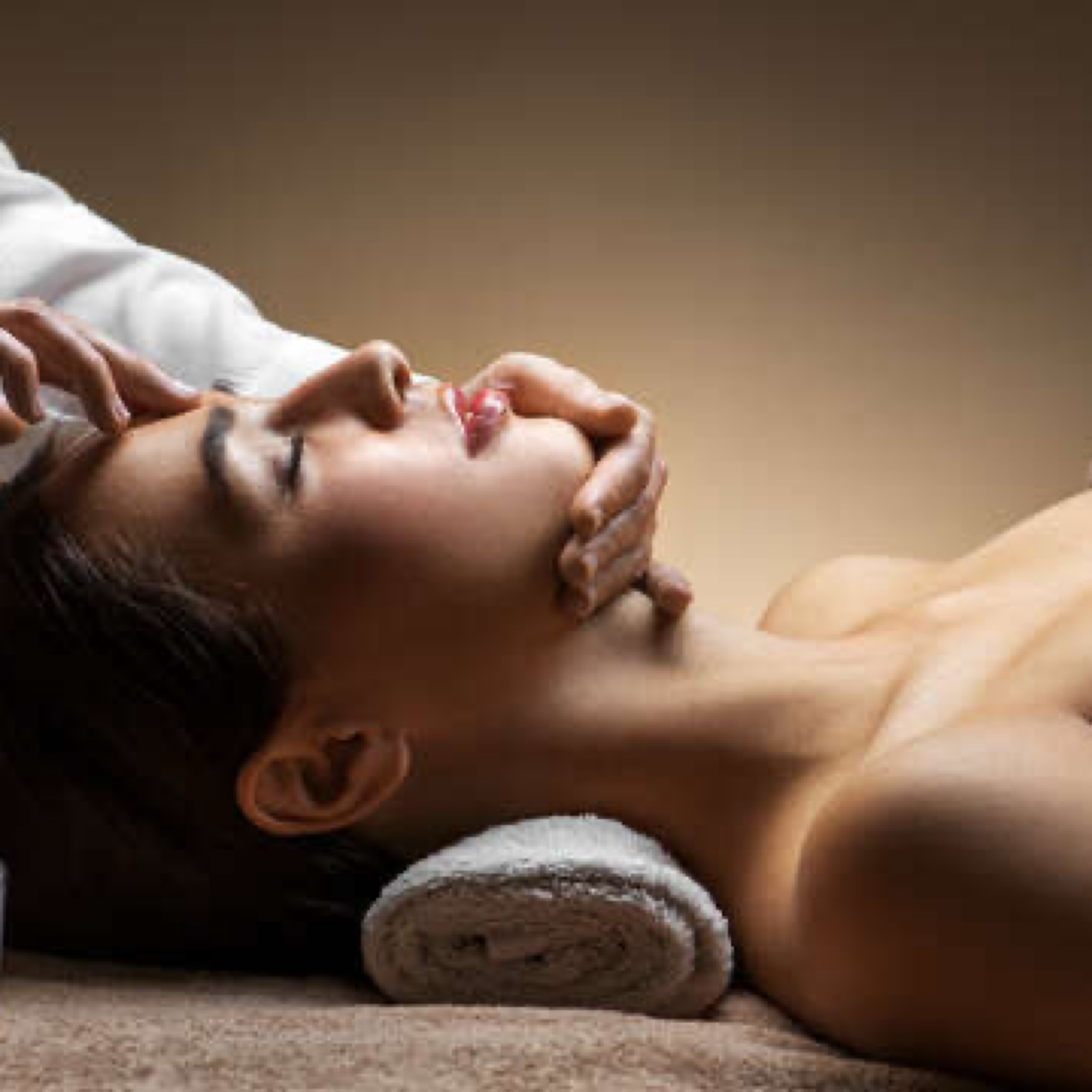 Soin relaxant du visage, du cou et du décolleté