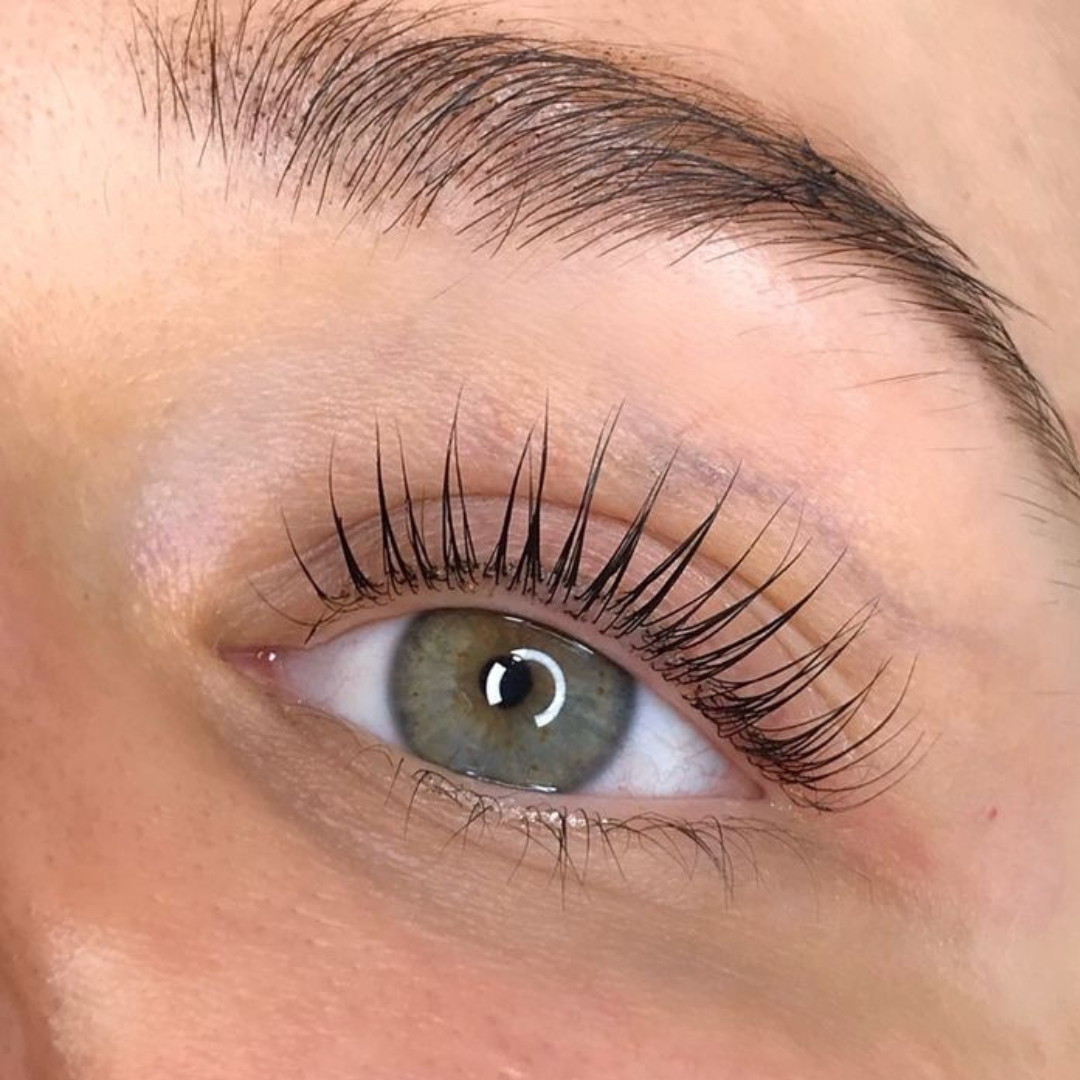 Rehaussement de cils simple (avec ou sans teinture)