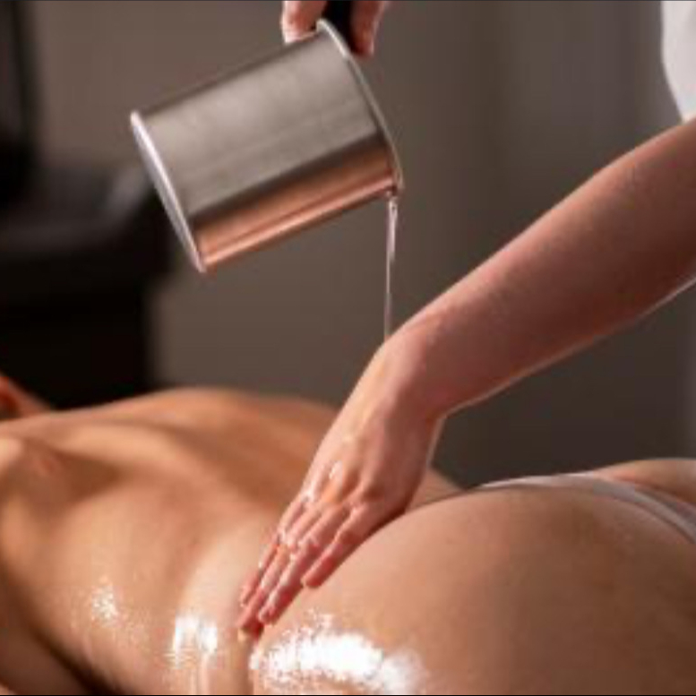 Nuru Masáž – Klouzavá rozkoš se speciálním Nuru gelem-30 minut