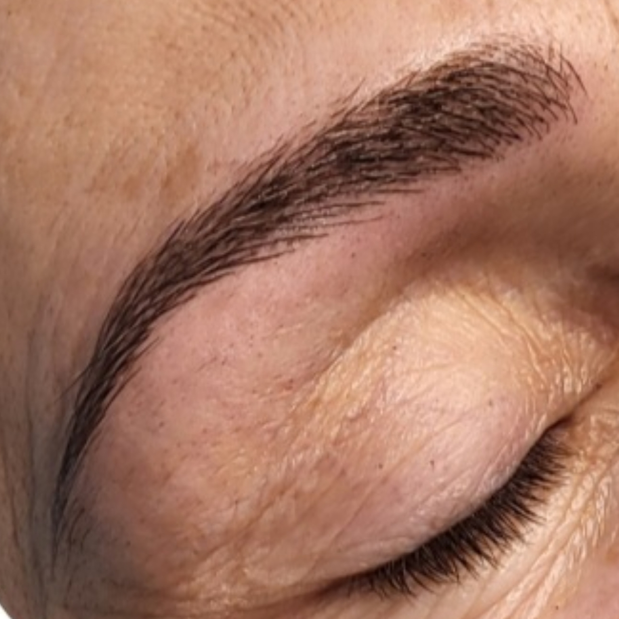 Dermopigmentation sourcil microblading