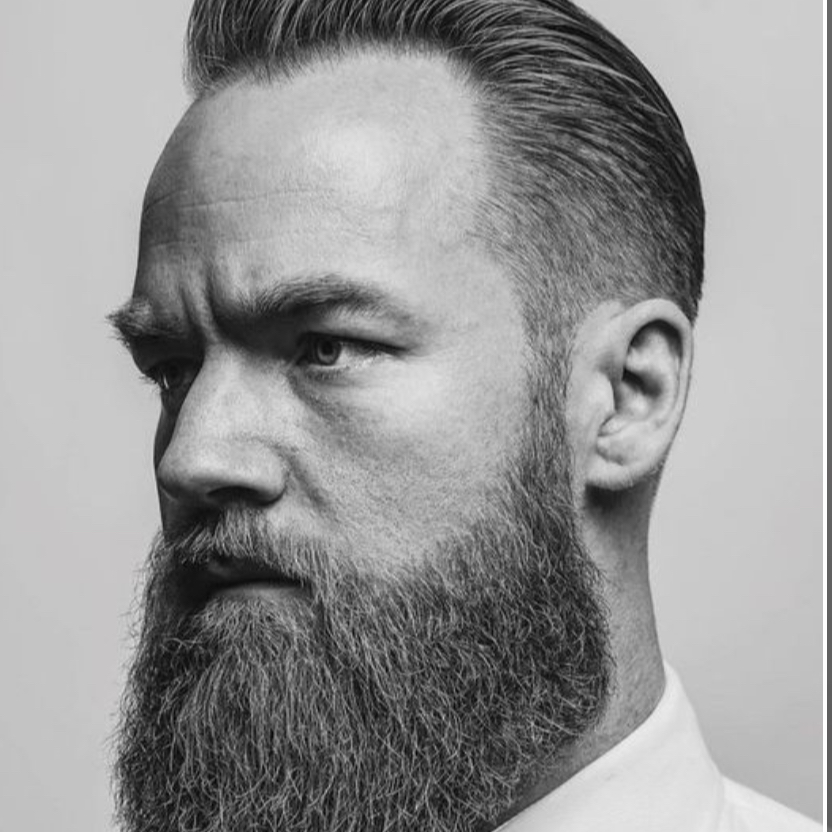 Střih/tradiční úprava vousů ,, Hot towel” - 75 min.