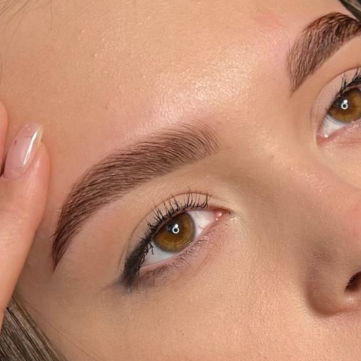 Browlift + teinture + restructuration