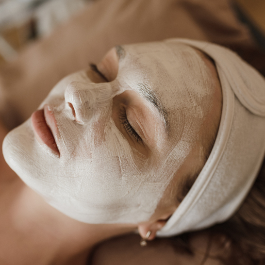 kompletní kosmetické ošetření&laminace řas/obočí