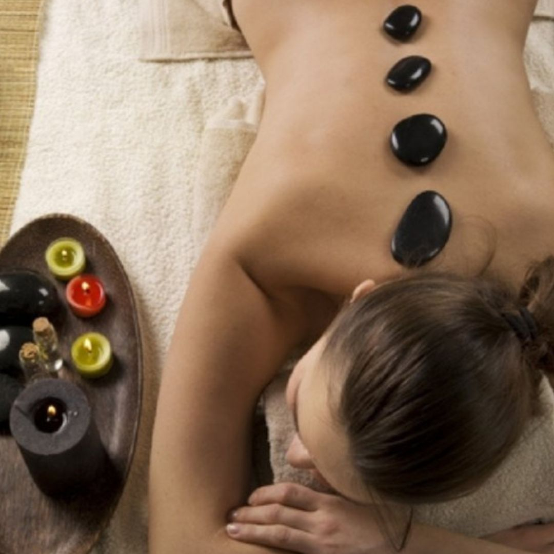 Masáž lávovými kameny - celková