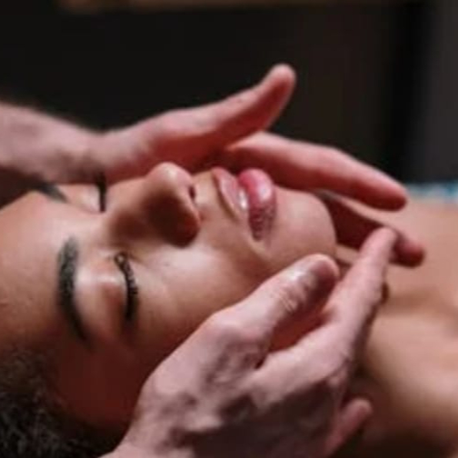 Masáž obličeje, šíje a dekoltu 30 . min .