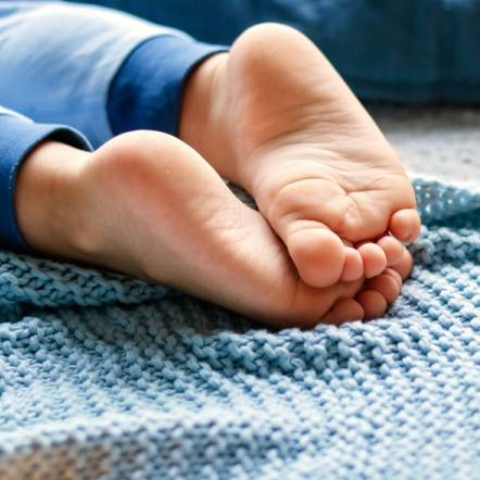 Dětská lázeňská pedikúra ( klasický lak zdarma)