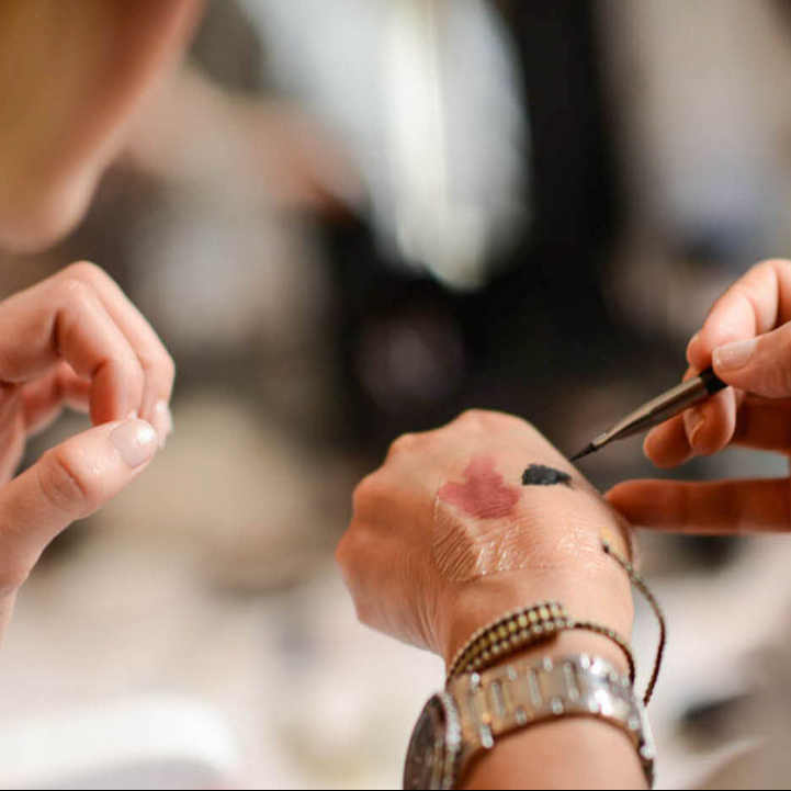 Zkouška svatebního líčení a účesu