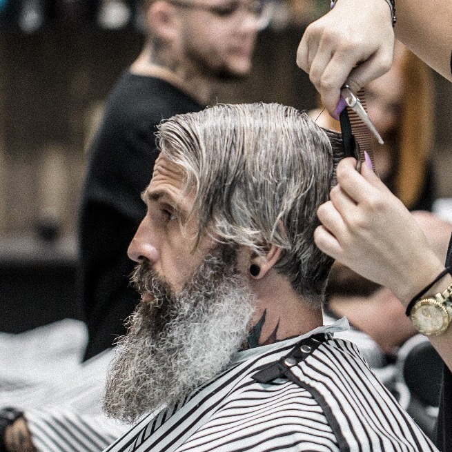 Pánský střih dlouhé vlasy