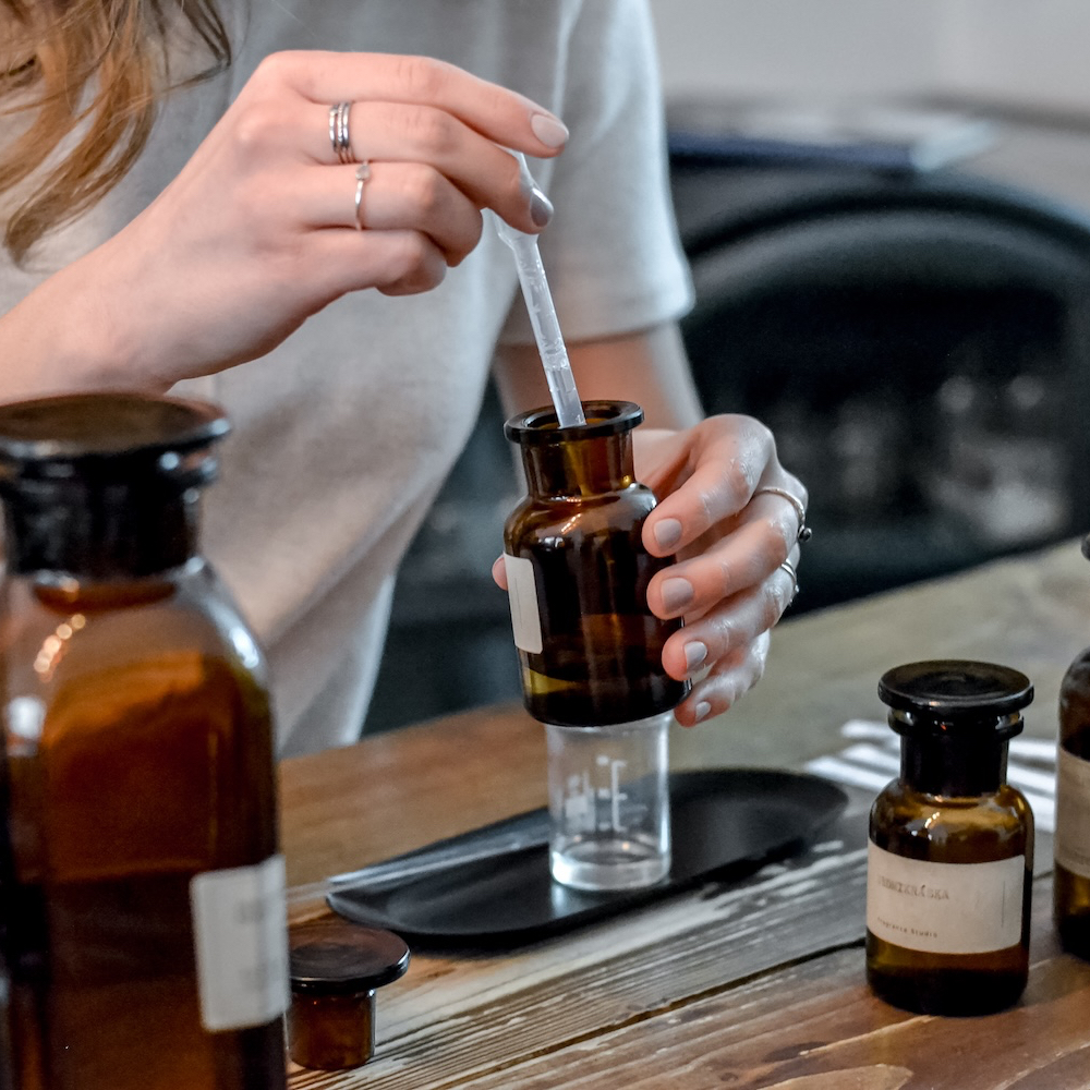 Individuální workshop výroby parfému pro 1 osobu