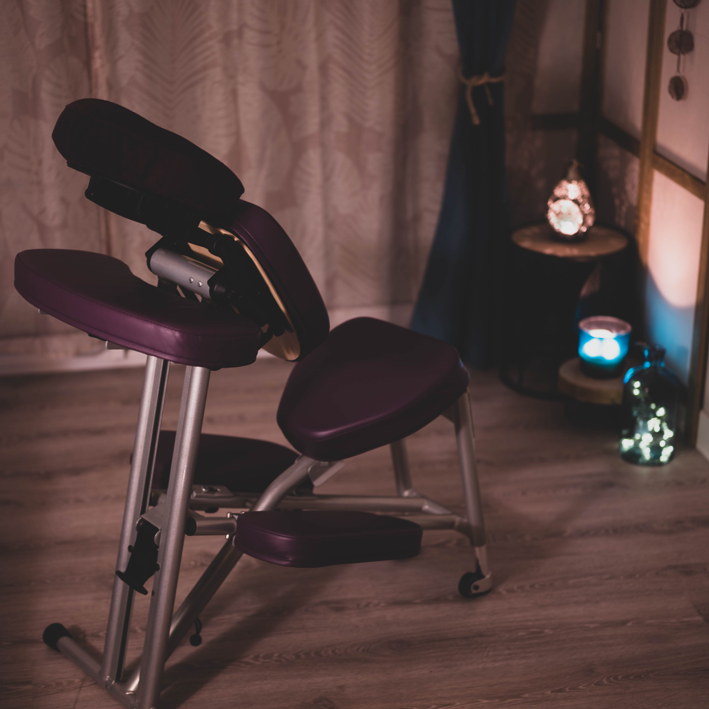 Massage assis sur chaise ergonomique (habillé ou à l'huile)