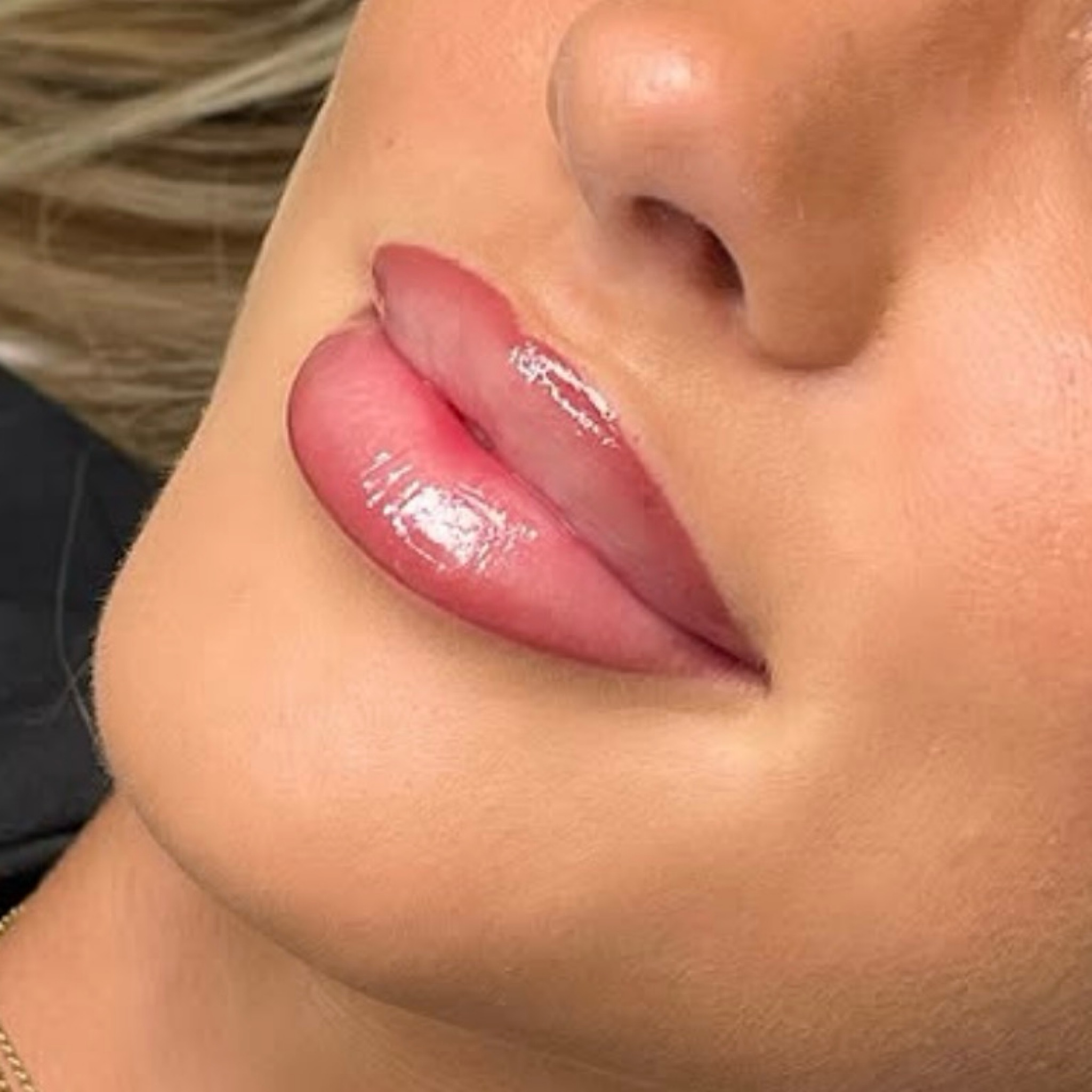 Tetovanie pier - PMU OMBRE efekt