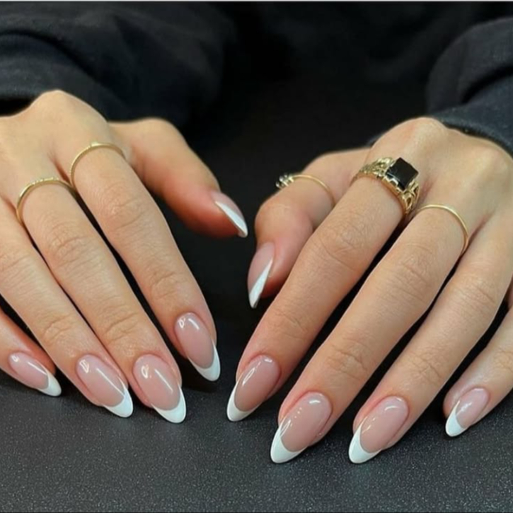 Nail art : strass, trait fin, fleurs simples, french / babyboome
