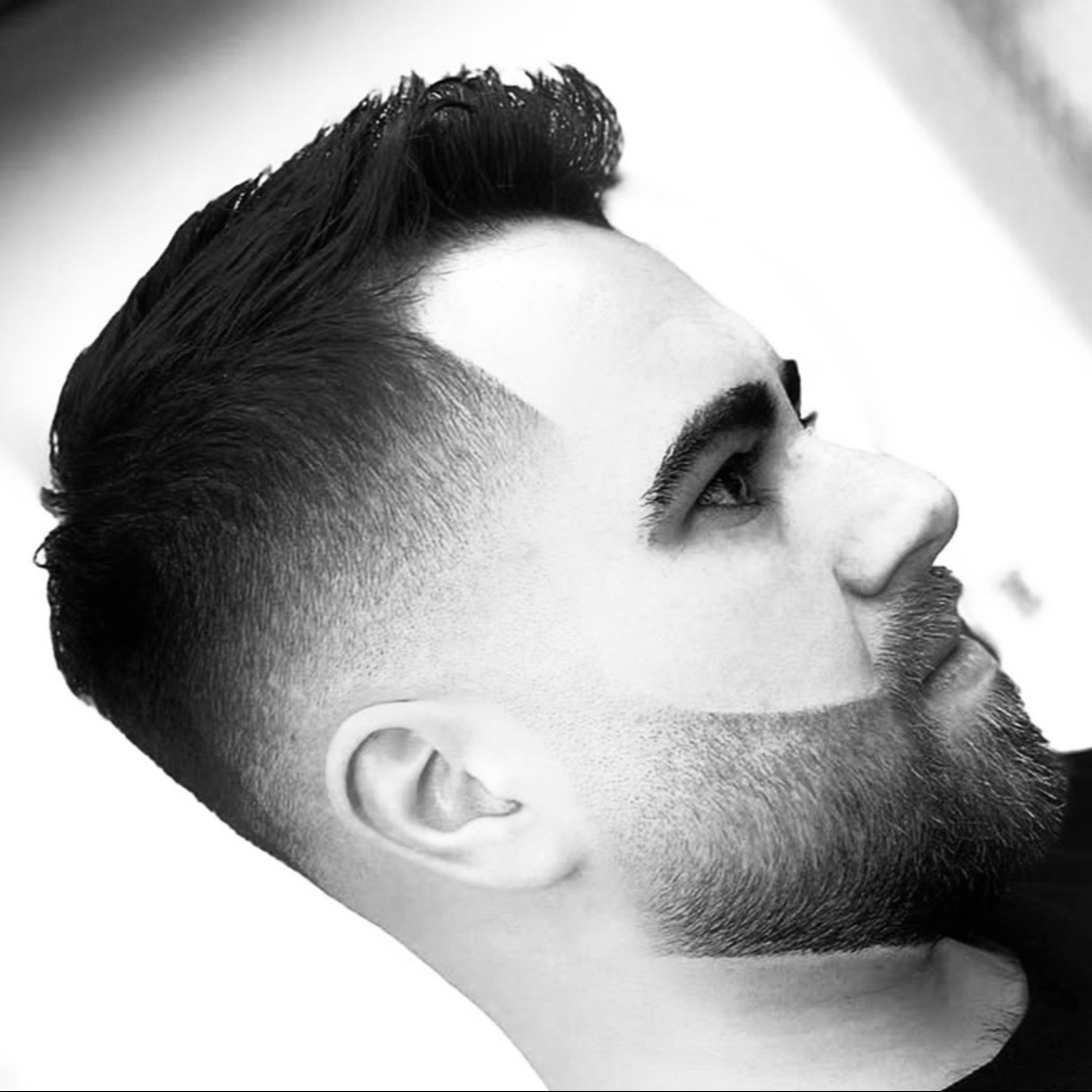 Střih vousů/hot towel + barvení vousů