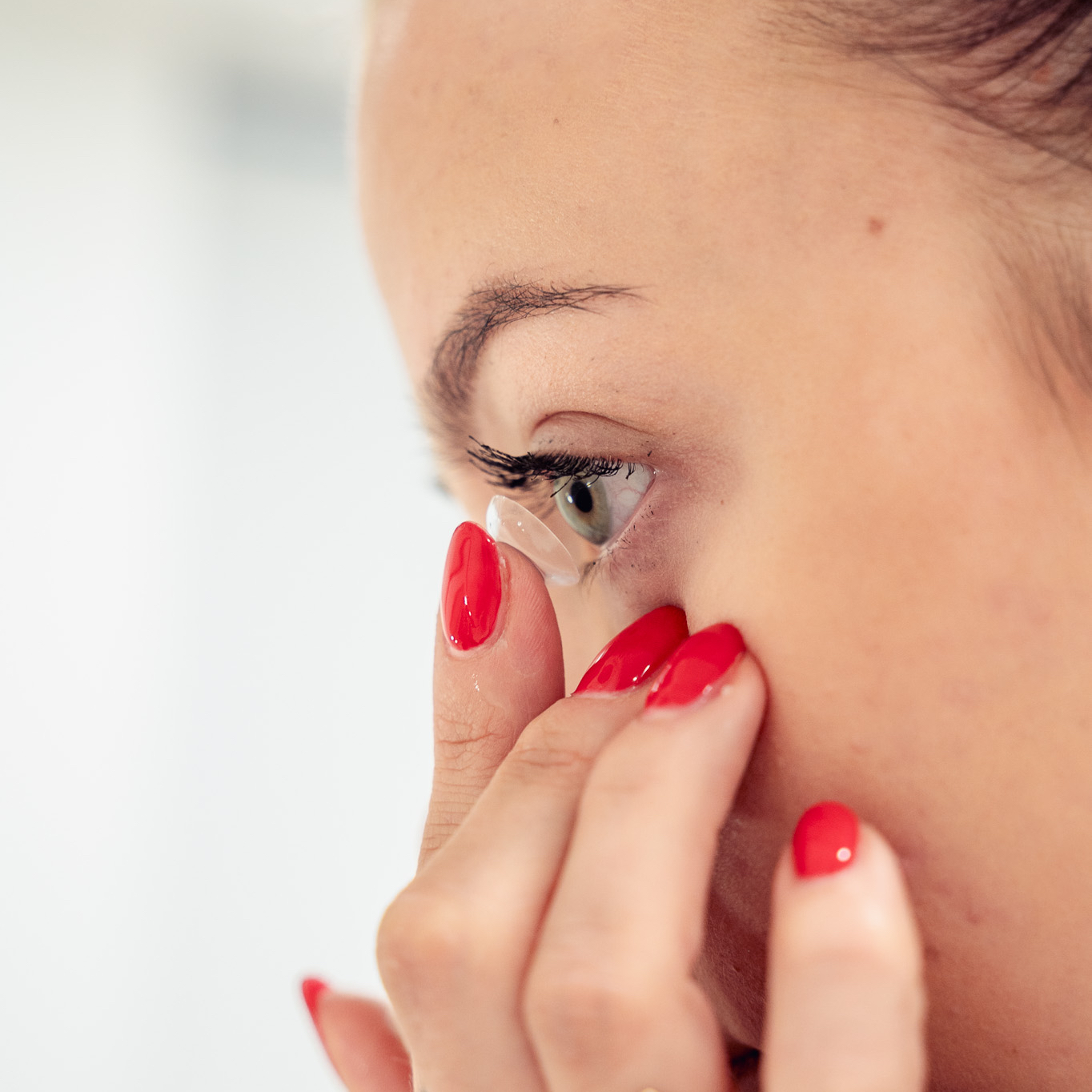 Aplikace kontaktních čoček